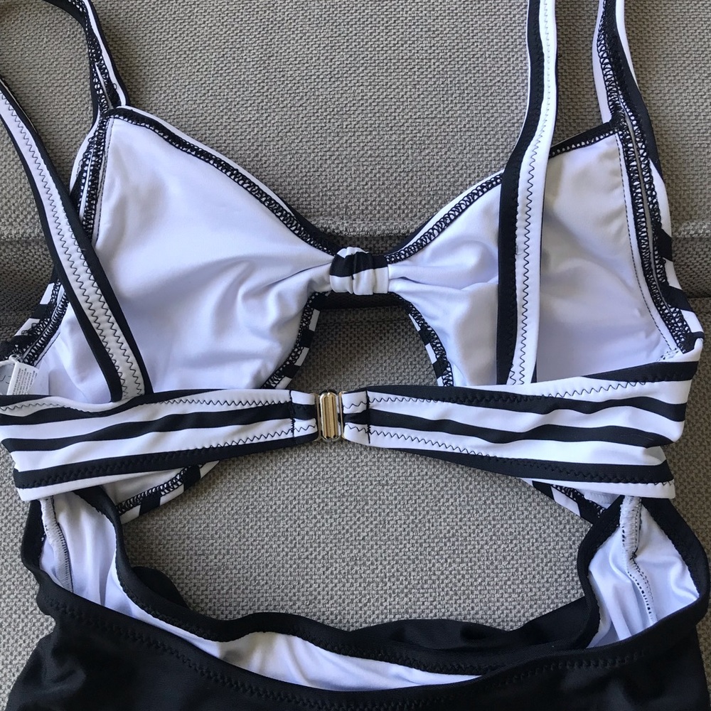 Cupshe One Piece Bathing Suit - Picture 5 of 8
